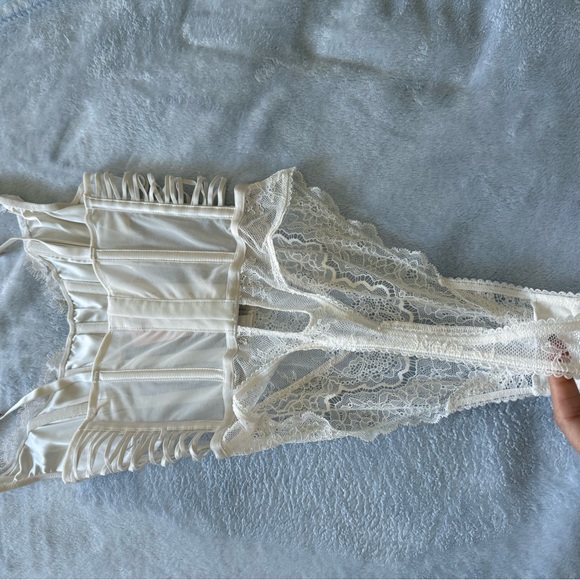 Victoria's Secret Cream Lace Chemise - Picture 5 of 12